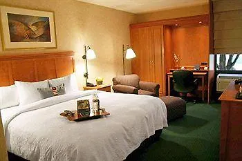 Hampton Chicago-o'hare International Airport Hotel 3*