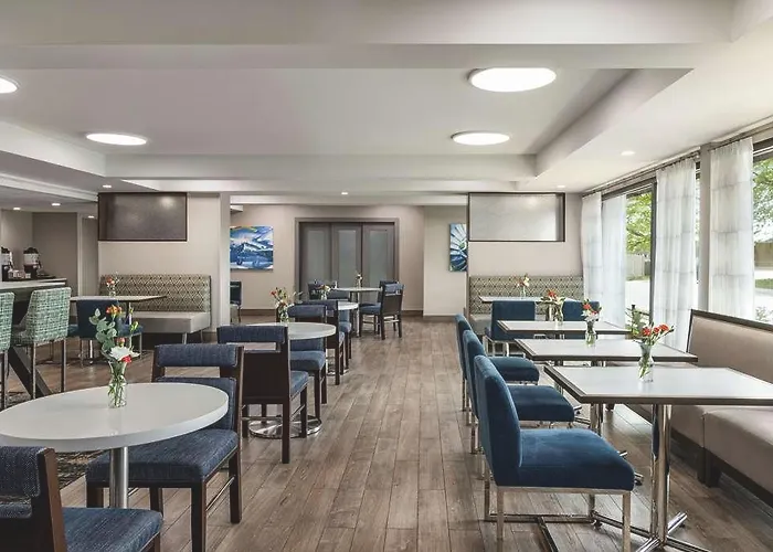 Hampton Chicago-o'hare International Airport Hotel 3*